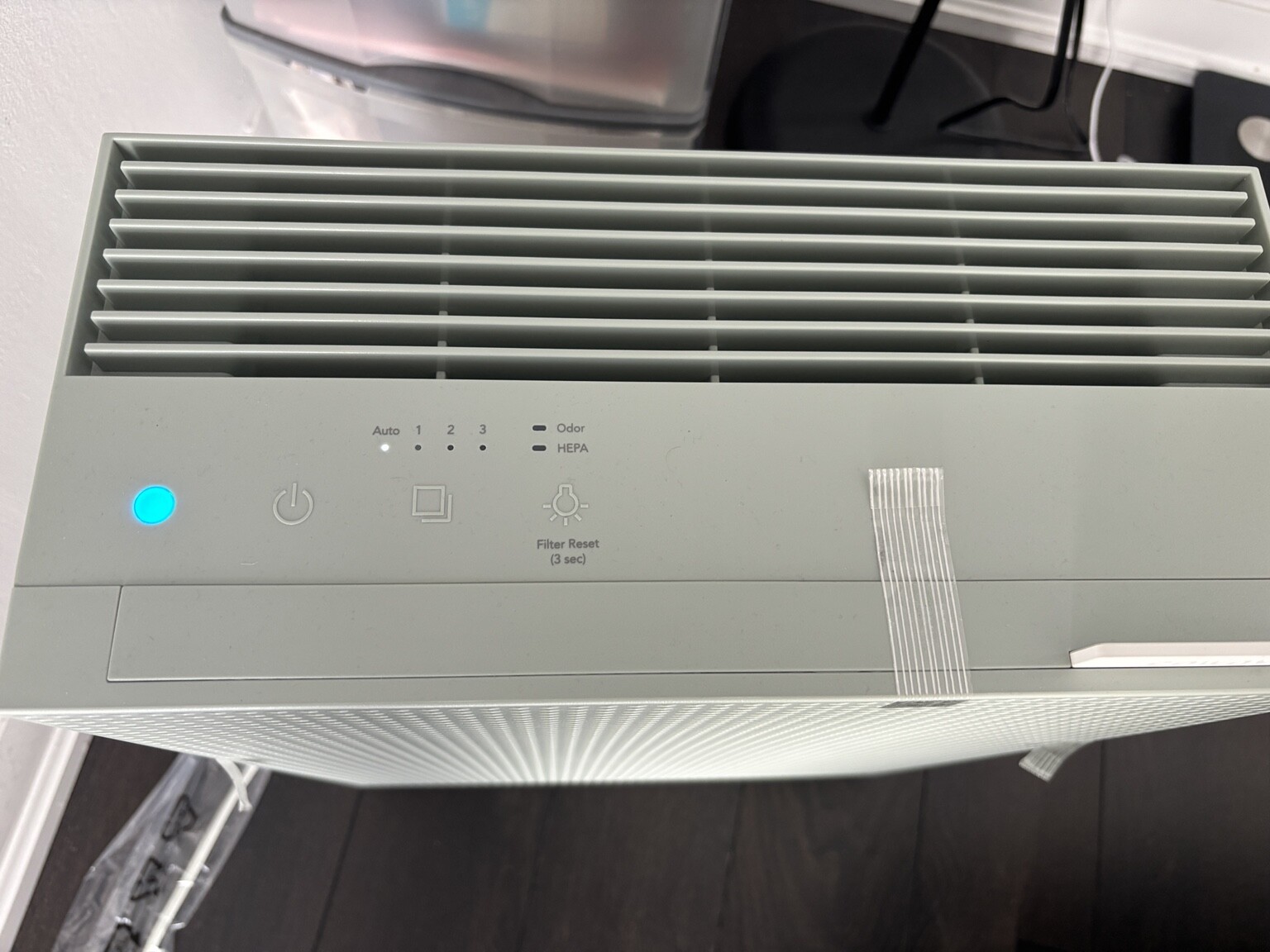 Controls and blue air-quality indicator on the Coway Airmega 150C